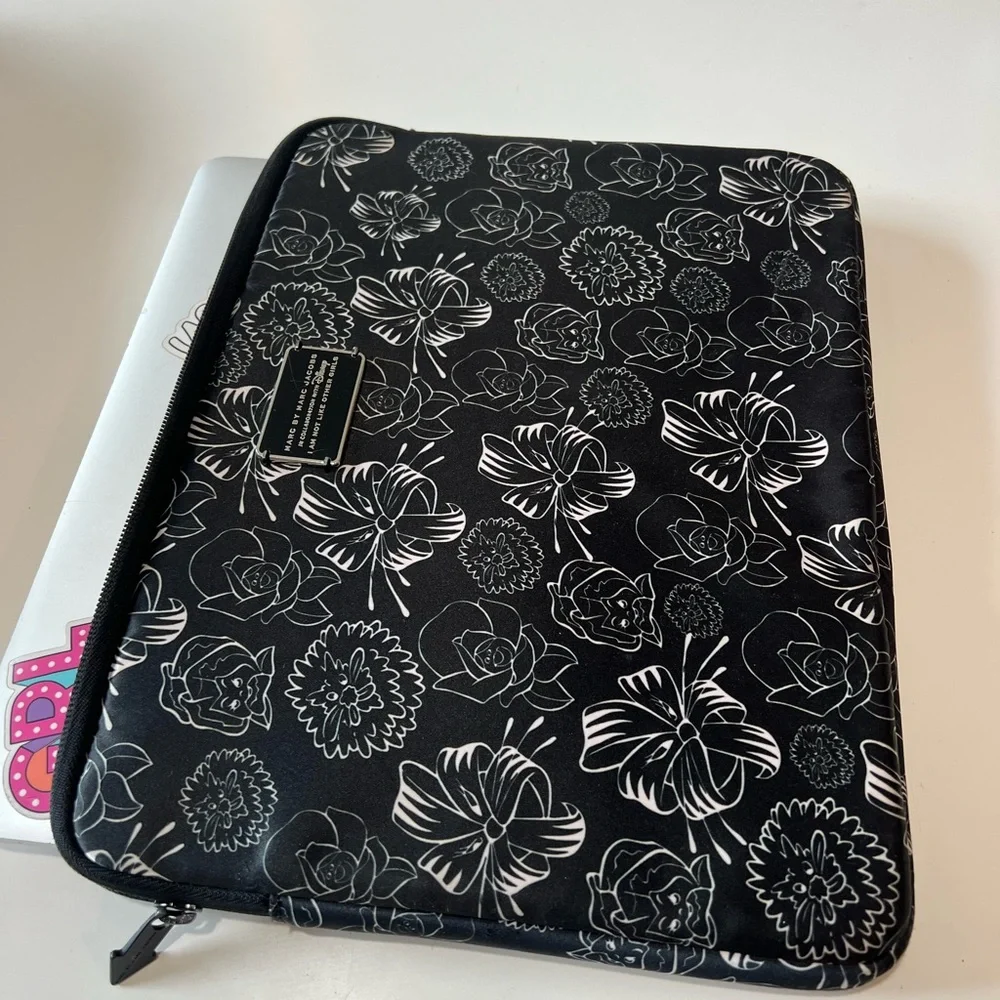Marc By Marc Jacobs Black and White LapTop Sleeve
